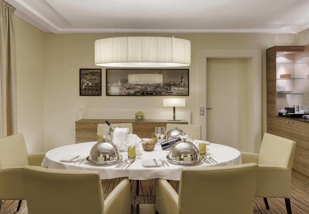 Courtyard By Marriott Linz Hotel Екстериор снимка
