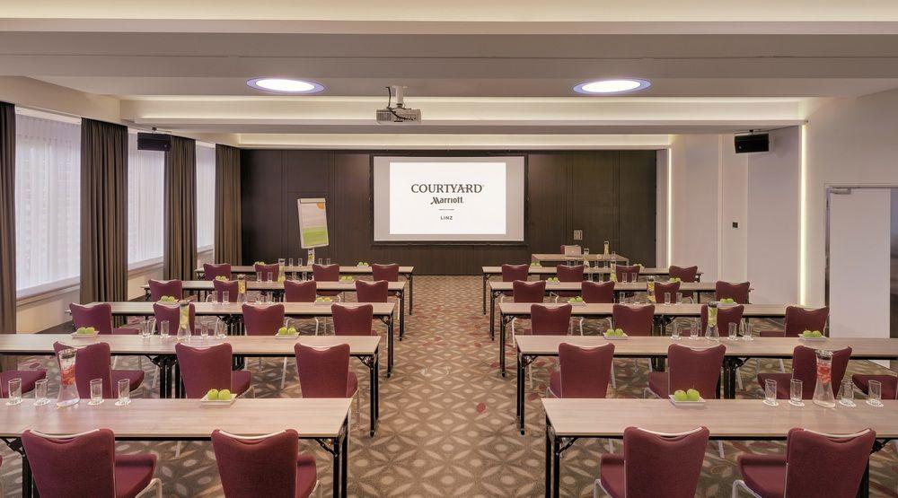 Courtyard By Marriott Linz Hotel Екстериор снимка