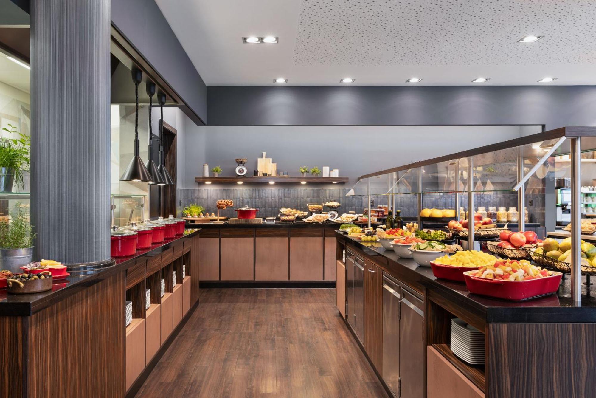 Courtyard By Marriott Linz Hotel Екстериор снимка