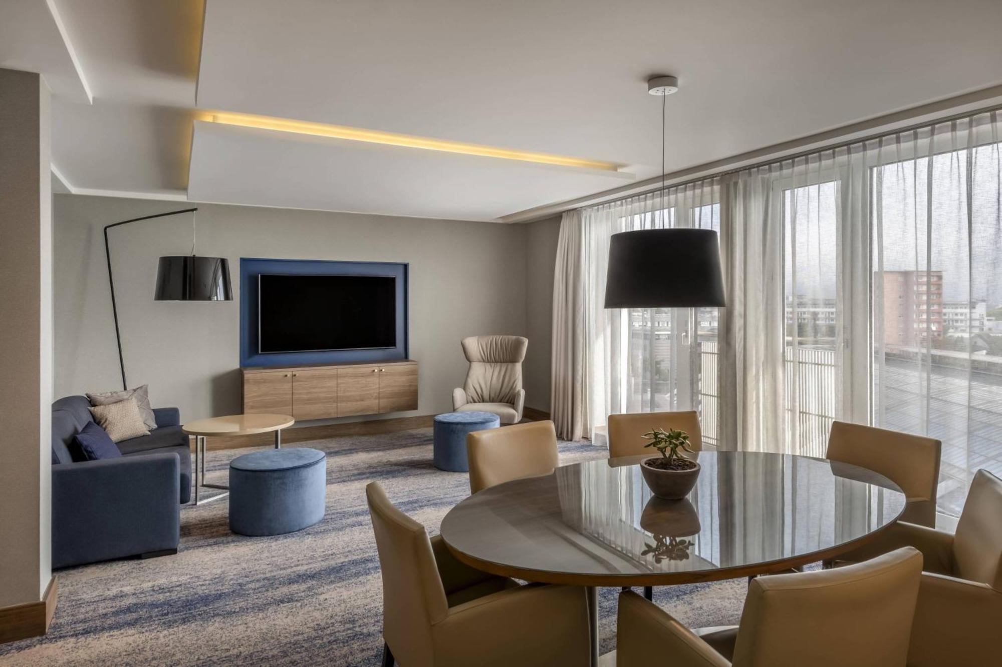 Courtyard By Marriott Linz Hotel Екстериор снимка