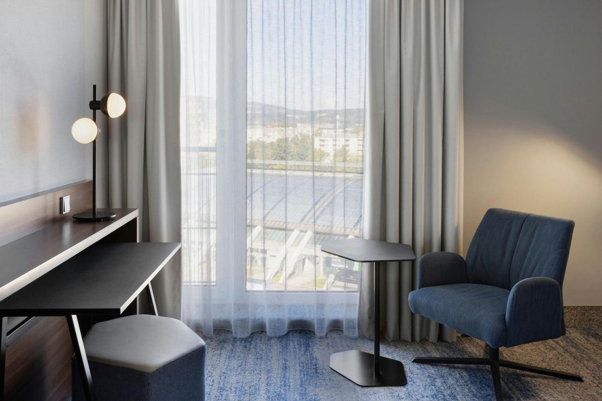 Courtyard By Marriott Linz Hotel Екстериор снимка