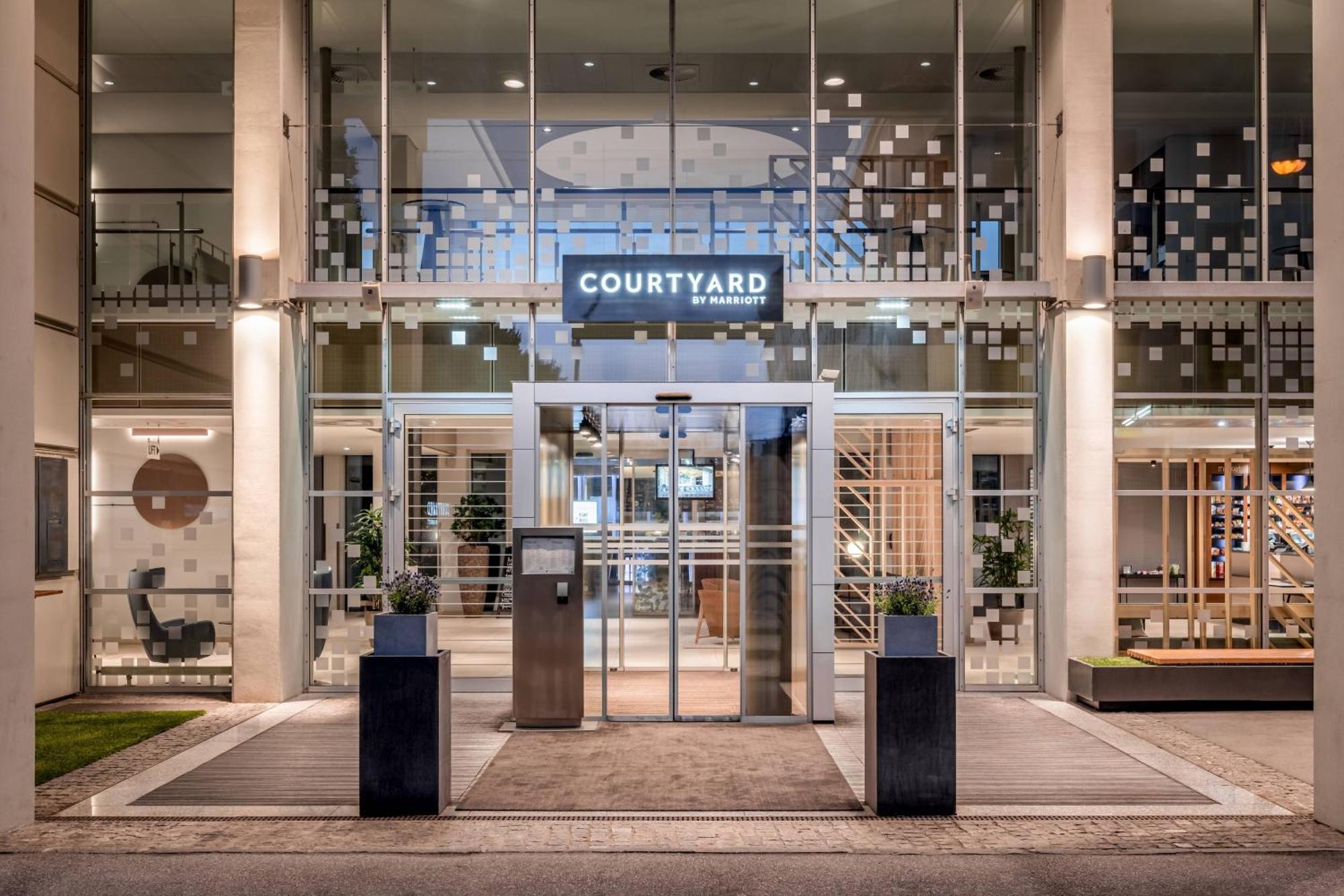 Courtyard By Marriott Linz Hotel Екстериор снимка